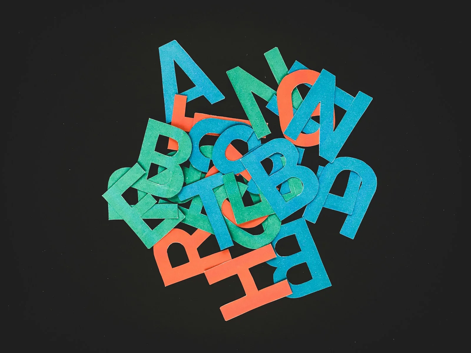 Lettres colorées pour composer un nom